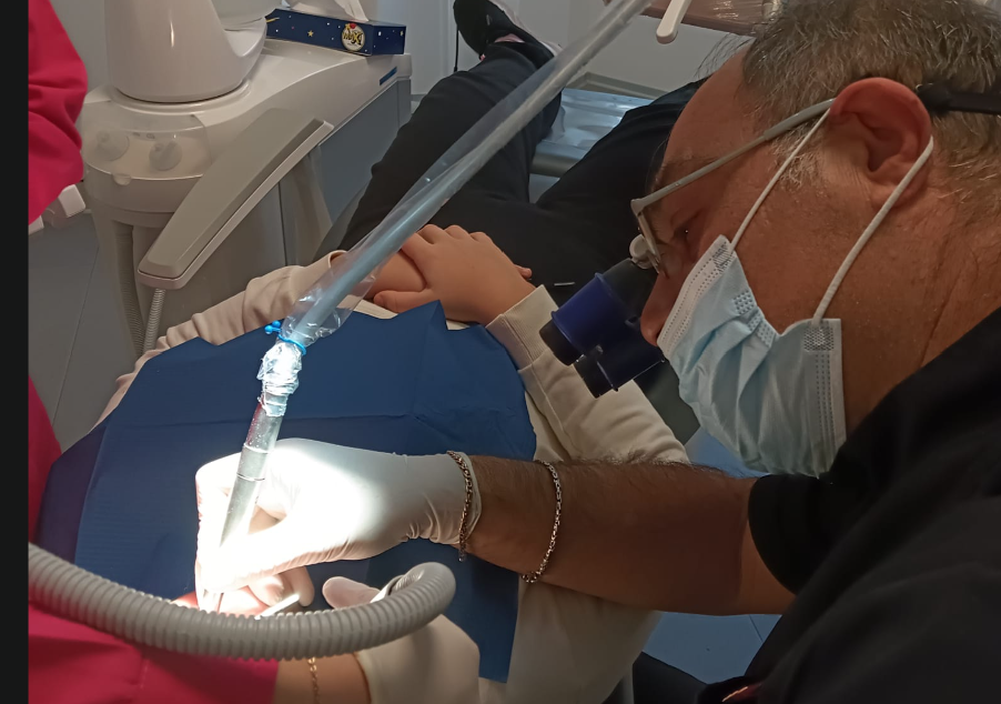 benefici implantologia